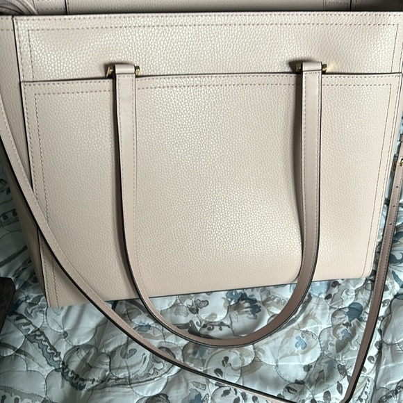 Beautiful pink Michael Korrs Tote With Accessories. - Picture 4 of 5